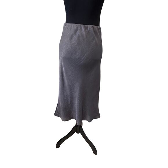 New BOBEAU FALL ~ Women's Charcoal Gray Satin Shimmer Midi Skirt Size S - Picture 2 of 3